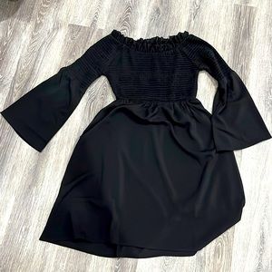 Black Dress- wear on or off shoulder and bell sleeves😍